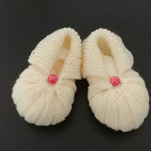 Baby booties 💛 help Armenia initiative ❤💙🧡